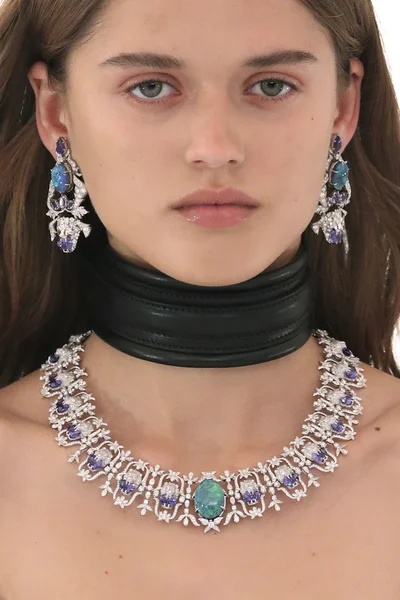Look 32